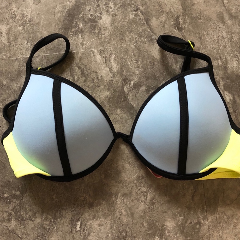 Victoria’s Secret Color Block Bikini Top • 32C